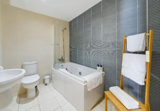 Cosy 3 Bedroom Apartment In Central Portrush With Sea Views Exterior foto